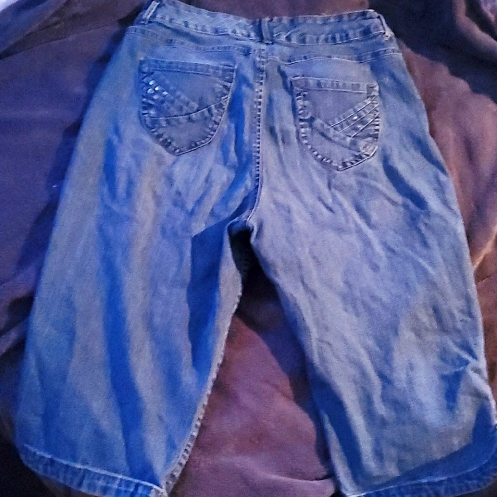 Capris - Picture 2 of 3